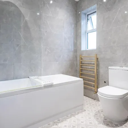 A Wonderful And Spacious House In A Charming Road